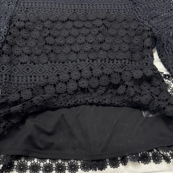 Express Black Blouse - Picture 4 of 7